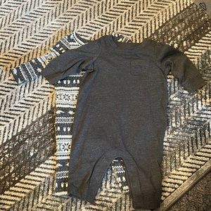🌲NWOT old navy size 0-3 months outfits - set of 2